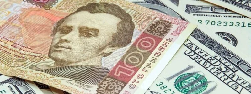 Обсяги купівлі валюти населенням України в серпні перевищили обсяги її продажу на $0,45