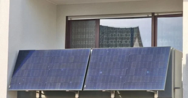 Німці масово ставлять сонячні панелі на балконах: система коштує близько 500 євро